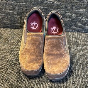 Women’s Merrell  Suede Slip on Shoes. Size 8.5
